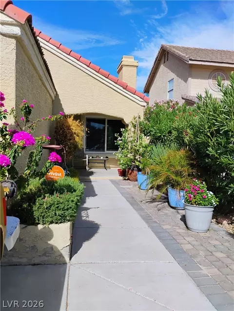 904 Shady Creek Dr, Las Vegas, NV 89108