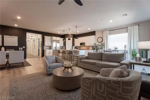 924 Calluna Hills Ln, Las Vegas, NV 89138