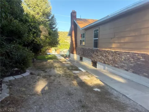 Exterior - 1071 Canyon St, Ely, NV 89301 photo 3 of 9