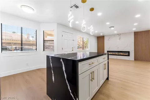 1017 Falconhead Ln #102, Las Vegas, NV 89128