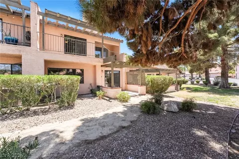 2716 Laguna Shores Ln, Las Vegas, NV 89121