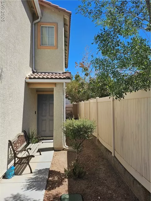 4212 Walnut Glen Dr, Las Vegas, NV 89115