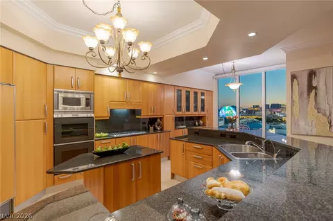 2857 Paradise Rd #PH 2204, Las Vegas, NV 89109