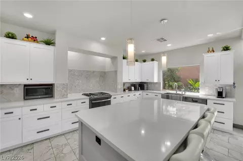 8373 Bartholomew Park Ct, Las Vegas, NV 89139