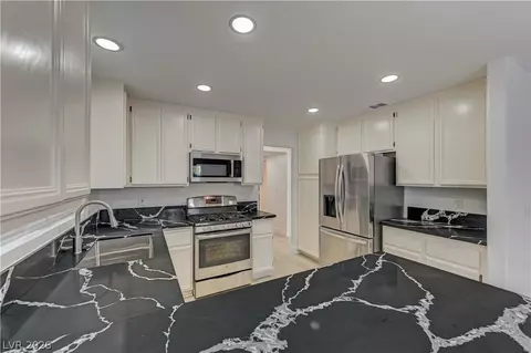 6028 Shadow Oak Dr, North Las Vegas, NV 89031