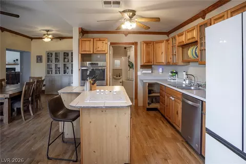 Kitchen - 560 Bonelli Ave, Overton, NV 89040 photo 3 of 3