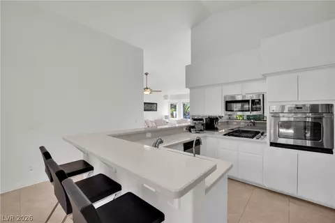 Kitchen - 2154 Eaglepath Cir, Henderson, NV 89074 photo 2 of 5