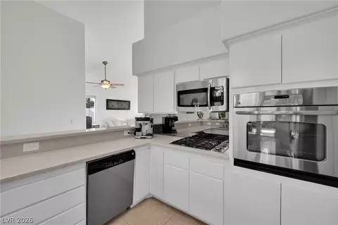 Kitchen - 2154 Eaglepath Cir, Henderson, NV 89074 photo 5 of 5