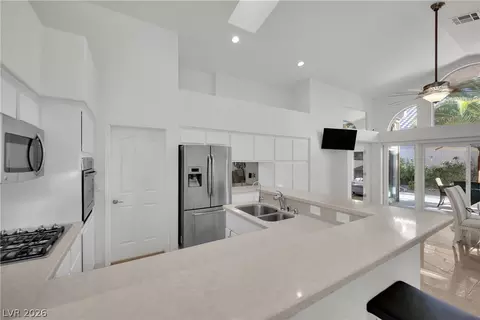 Kitchen - 2154 Eaglepath Cir, Henderson, NV 89074 photo 3 of 5