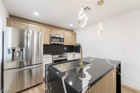 5332 River Glen Dr #400, Las Vegas, NV 89103