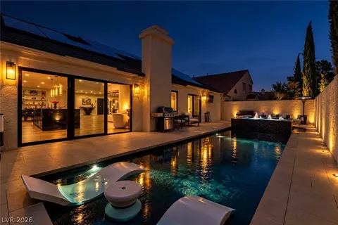 2824 Shannon River Dr, Las Vegas, NV 89117