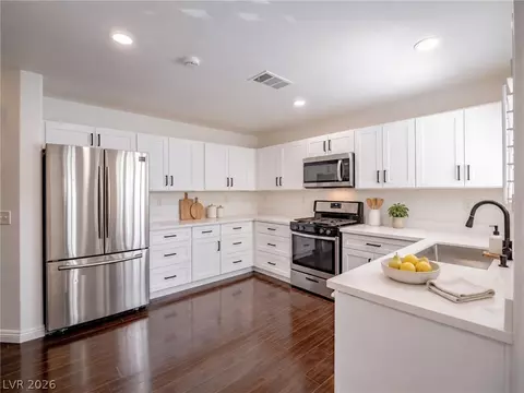 6524 Roundstone Bog Ave, Las Vegas, NV 89139