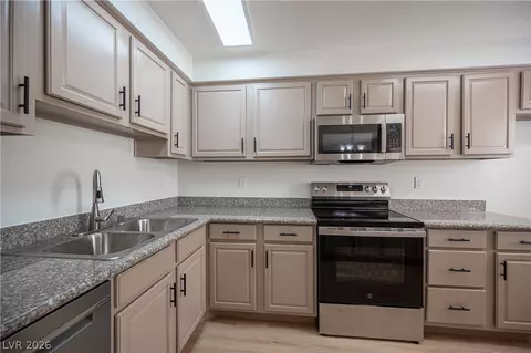 4381 Alexis Dr #332, Las Vegas, NV 89103