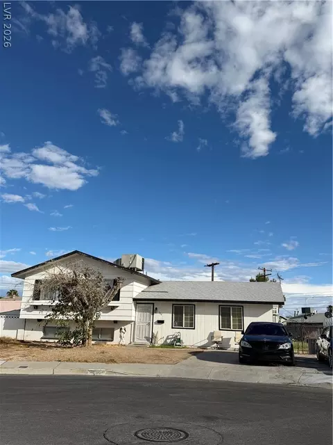 304 Fox Cir, Las Vegas, NV 89107