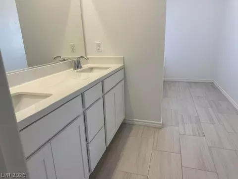 600 N Carriage Hill Dr #1021, Las Vegas, NV 89138