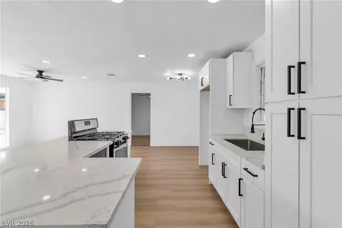 1115 Arrowhead Ave, Las Vegas, NV 89106