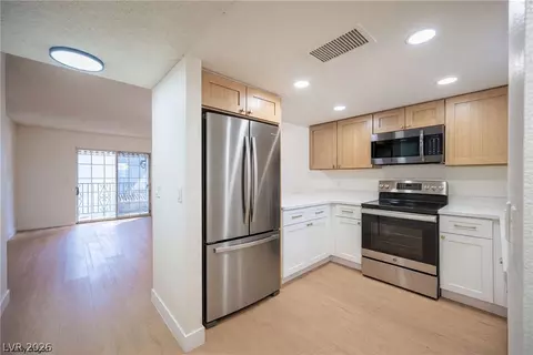3823 S Maryland Pkwy #B11, Las Vegas, NV 89119
