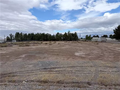 450 Hallsway St, Pahrump, NV 89048