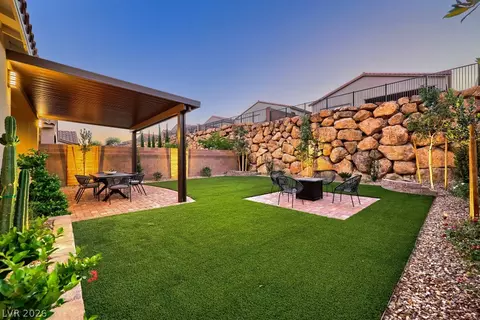 395 Nine Mile Creek Dr, Las Vegas, NV 89138