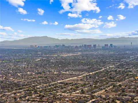 310 Peaceful St, Las Vegas, NV 89110