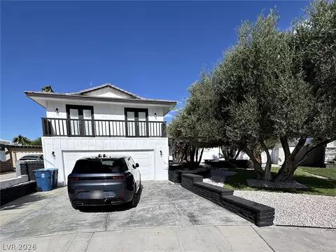 2682 Topaz Sq, Las Vegas, NV 89121