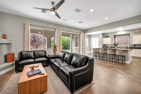 2672 La Boutique St, Henderson, NV 89044
