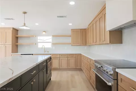 617 E Fairway Rd, Henderson, NV 89015