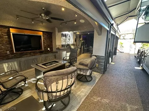 8175 Arville St #400, Las Vegas, NV 89139