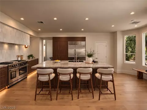 8833 Montagna Dr, Las Vegas, NV 89134