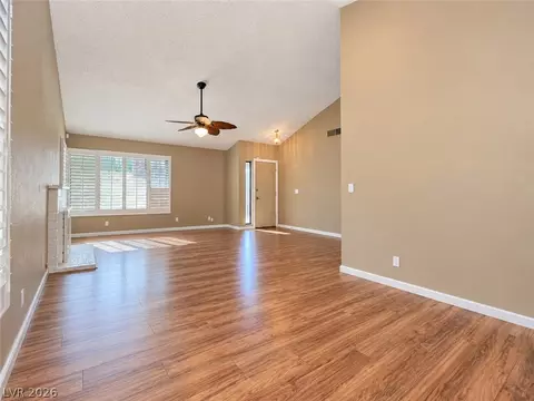 6672 Peachtree Ln, Las Vegas, NV 89103