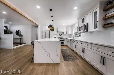 3021 Woods Dr, Las Vegas, NV 89108