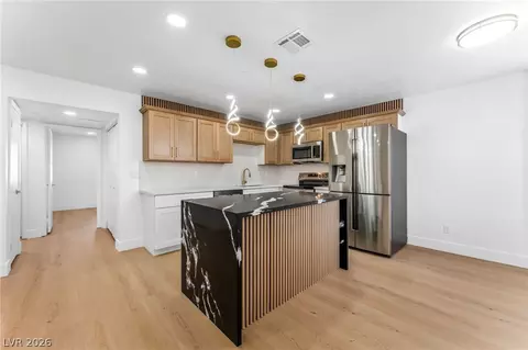 1017 Falconhead Ln #102, Las Vegas, NV 89128