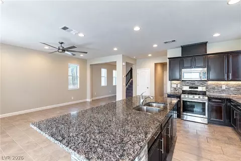 2589 Champagne Topaz Ln, Las Vegas, NV 89120