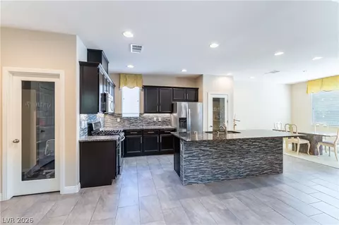 2589 Champagne Topaz Ln, Las Vegas, NV 89120