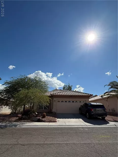 8421 Bay Crest Dr, Las Vegas, NV 89128