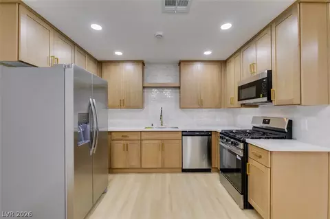 5576 W Rochelle Ave #25B, Las Vegas, NV 89103