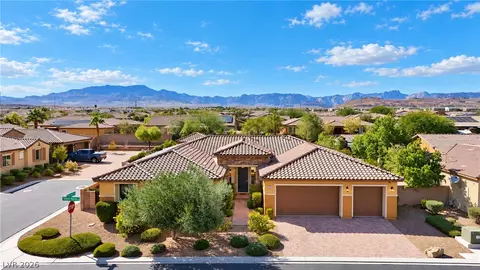 8945 Arcadia Heights St, Las Vegas, NV 89113