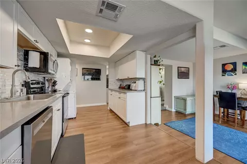 Kitchen - 290 W Basic Rd, Henderson, NV 89015 photo 4 of 6