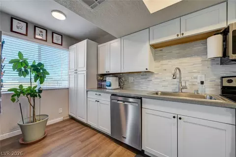 Kitchen - 290 W Basic Rd, Henderson, NV 89015 photo 3 of 6