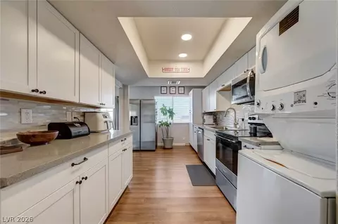 Kitchen - 290 W Basic Rd, Henderson, NV 89015 photo 6 of 6