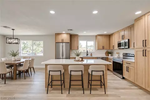 4016 Roxanne Dr, Las Vegas, NV 89108