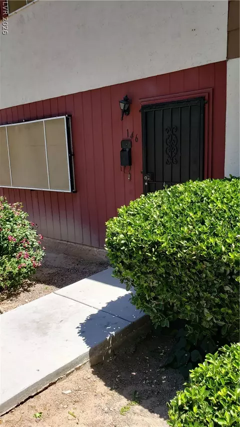 146 Greenbriar Townhouse Way, Las Vegas, NV 89121