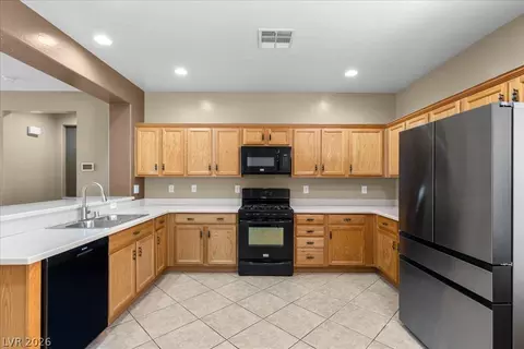 Kitchen - 2627 Dirleton Pl, Henderson, NV 89044 photo 2 of 4