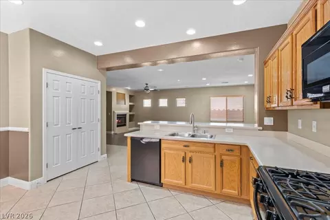 Kitchen - 2627 Dirleton Pl, Henderson, NV 89044 photo 4 of 4