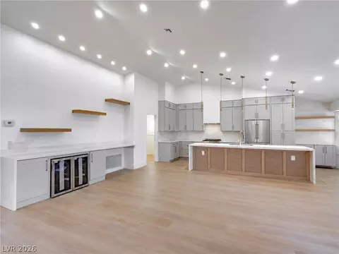 9208 Cactus Wood Dr, Las Vegas, NV 89134
