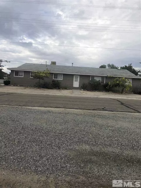 820 E 1st St, Hawthorne, NV 89415 photo 2