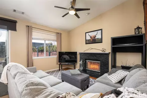 1772 Iris Ct, Minden, NV 89423 photo 4