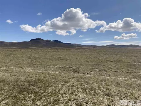 050-201 08 Section Near Slumbering, Winnemucca, NV 89445