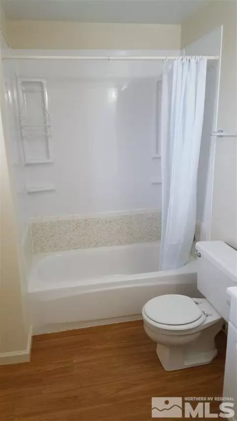 Bath - 126 126 12 E St, Hawthorne, NV 89415 photo 1 of 4