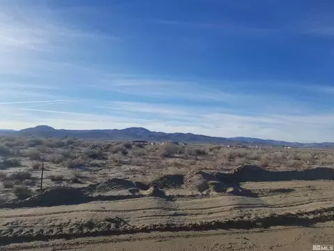 8100 Hooten St, Silver Springs, NV 89429